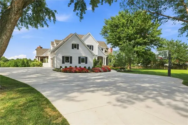 5700 W 183rd ST, Stilwell, KS 66085