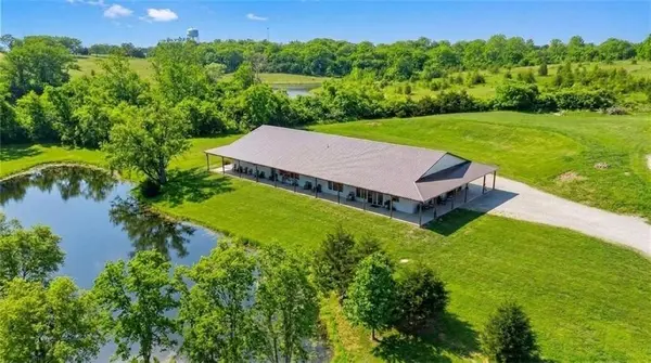 12820 NW Crooked RD, Parkville, MO 64152