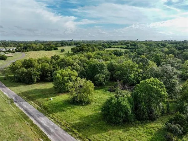 Lot 4 Travis LN, Harrisonville, MO 64701