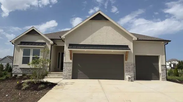 13037 W 174th PL, Overland Park, KS 66221