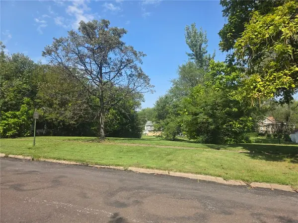 310 E 8th ST, Horton, KS 66439