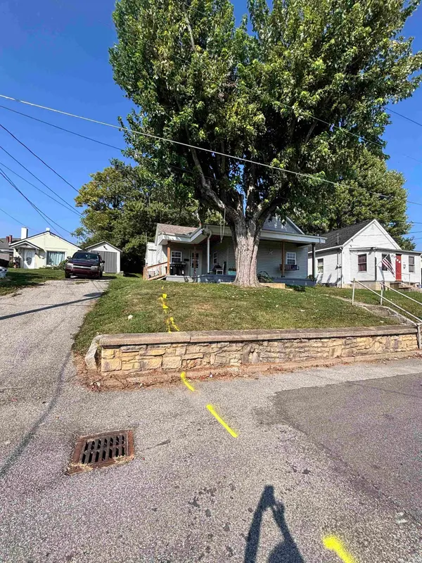 104 N Posey ST, Salem, IN 47167