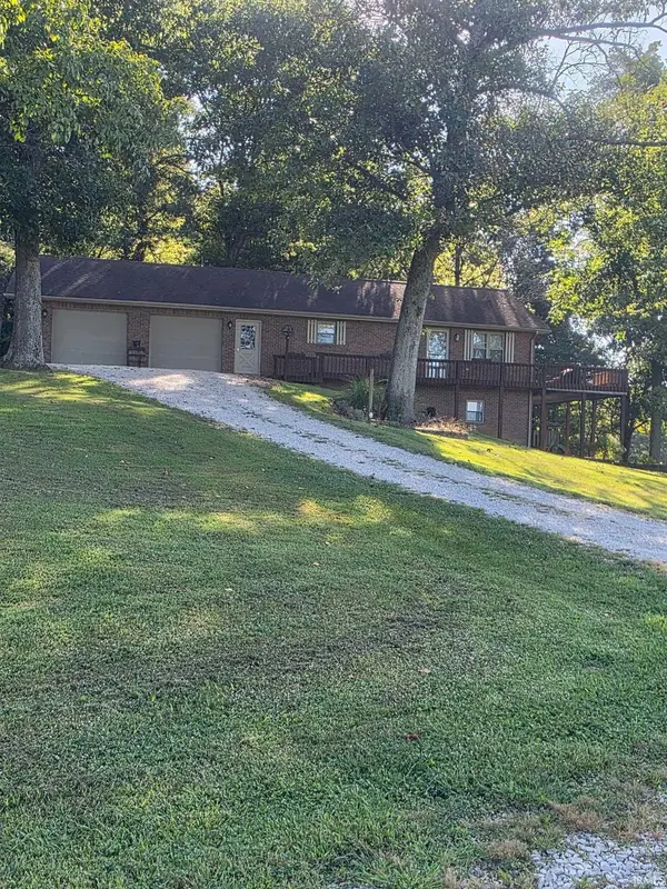 2466 US 231 HWY, Loogootee, IN 47553