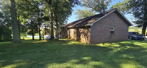 2466 US 231 HWY, Loogootee, IN 47553