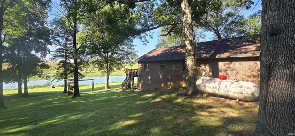 2466 US 231 HWY, Loogootee, IN 47553