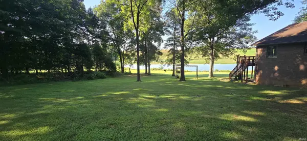 2466 US 231 HWY, Loogootee, IN 47553