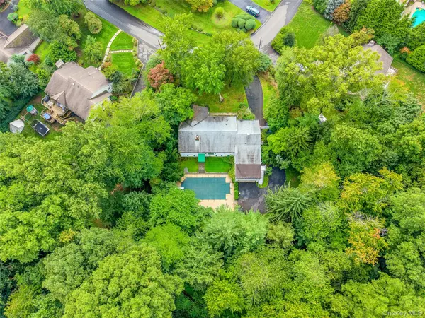 12 E Wheeler PL, West Nyack, NY 10994
