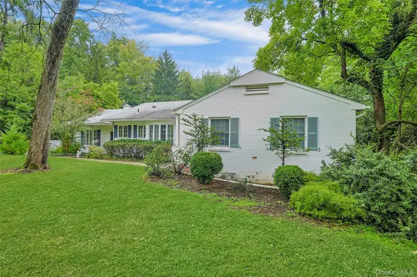 12 E Wheeler PL, West Nyack, NY 10994