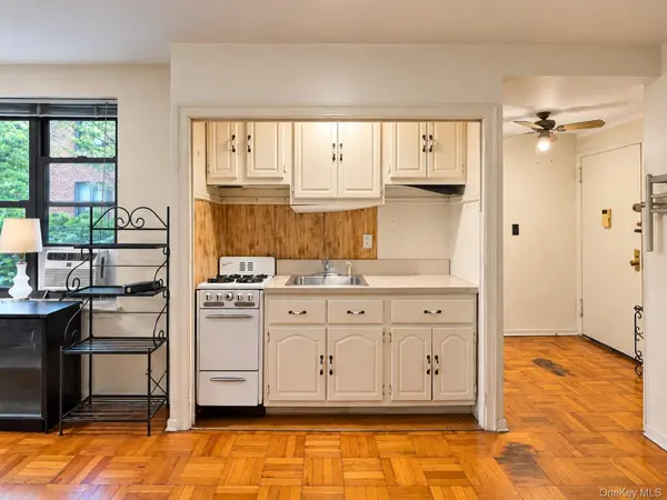 71 Grace AVE #1L, Great Neck, NY 11021