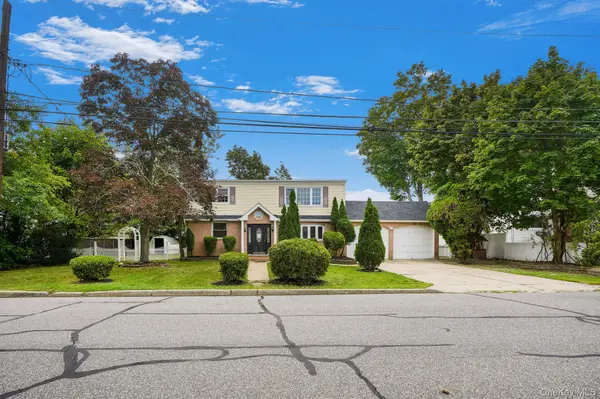 1565 10th ST, West Babylon, NY 11704