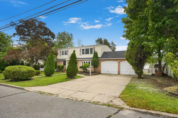 1565 10th ST, West Babylon, NY 11704