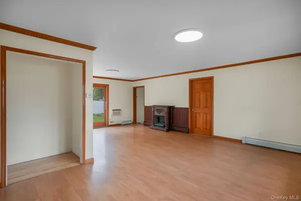 1565 10th ST, West Babylon, NY 11704