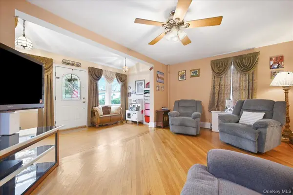 56 Elmwood ST, Valley Stream, NY 11581