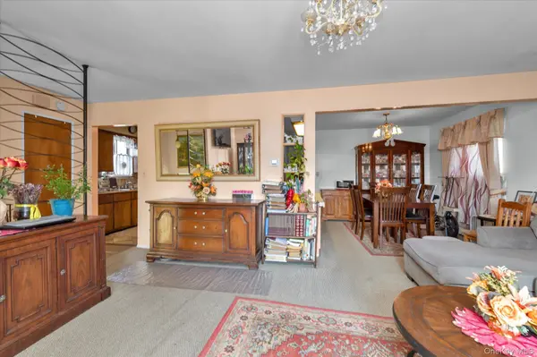 855 Front ST, Uniondale, NY 11553