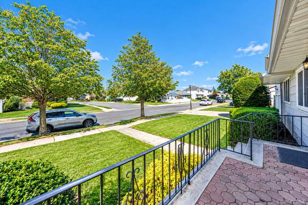745 Anderson AVE, Franklin Square, NY 11010