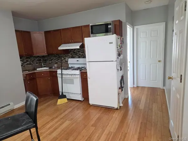 102-16 Park Ln S #2, Richmond Hill, NY 11418