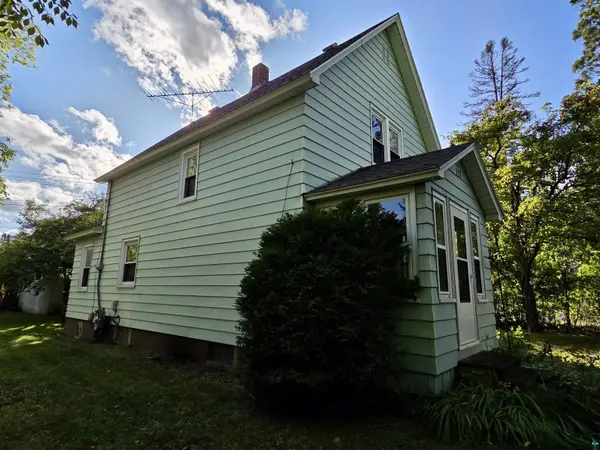 117 W Virginia Ave, Gilbert, MN 55741