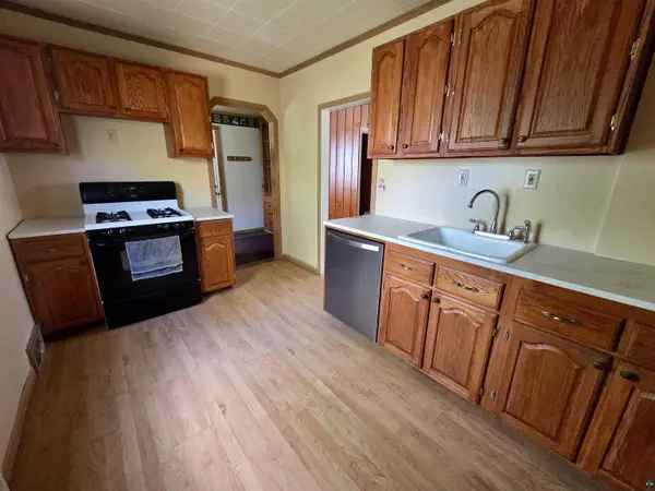 117 W Virginia Ave, Gilbert, MN 55741
