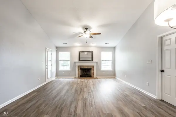 6115 Green Glade DR, Whitestown, IN 46075