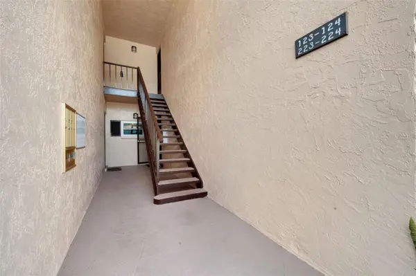 223 BUTTONWOOD CIR #223, Seminole, FL 33777