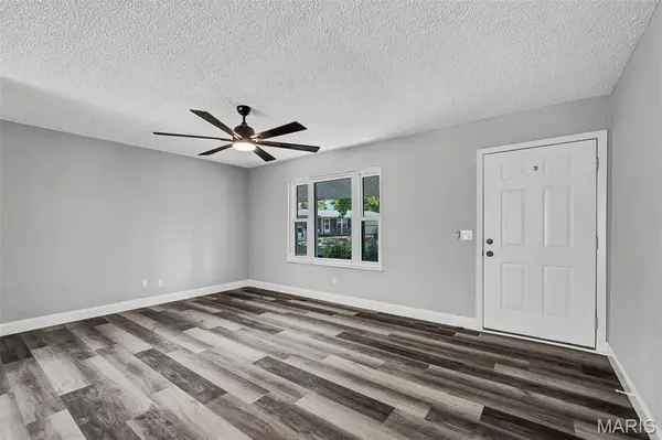 23 Johnnie Drive DR, St Charles, MO 63304