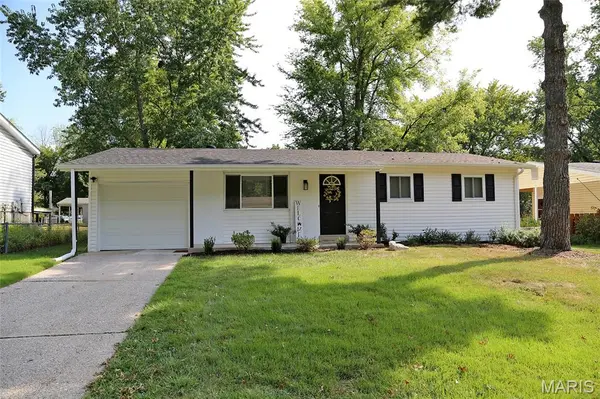 6 Marveline DR, St Charles, MO 63304