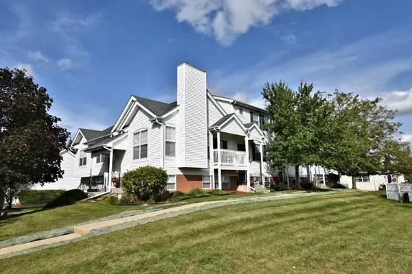 1361 Fox Hound TRL, Beecher, IL 60401