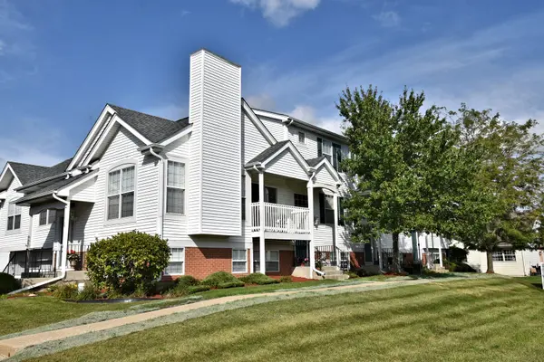 1361 Fox Hound TRL, Beecher, IL 60401