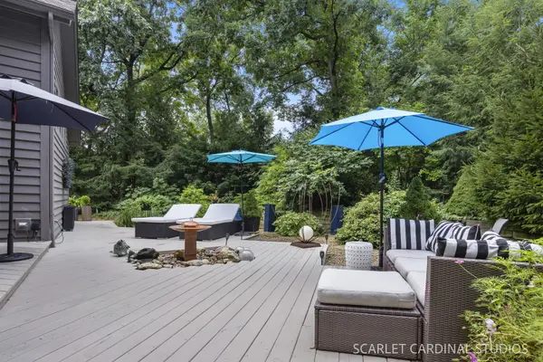 915 Knollwood LN, West Chicago, IL 60185