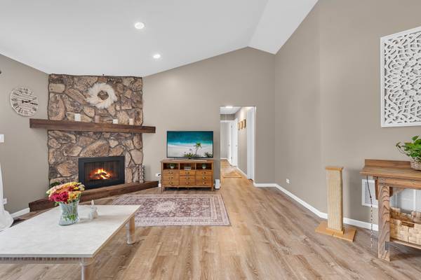 1010 E Nichols RD #8, Palatine, IL 60074