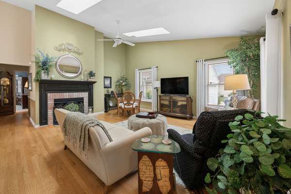 1069 Devonshire AVE, Naperville, IL 60540