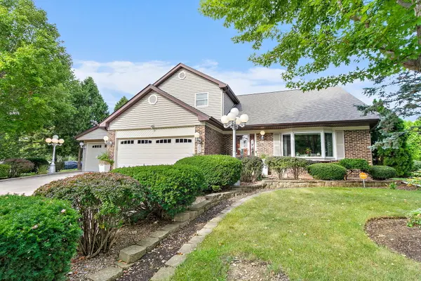 1021 Pheasant TRL, Carol Stream, IL 60188