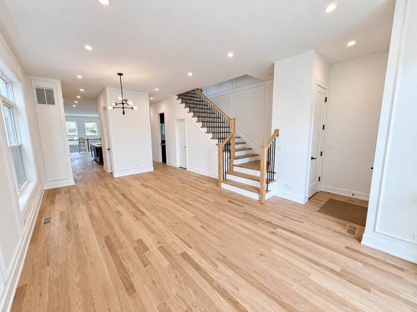 6732 N Oxford AVE, Chicago, IL 60631
