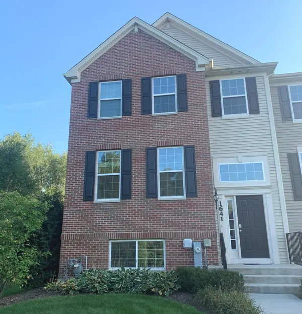 1641 Deer Pointe DR, South Elgin, IL 60177