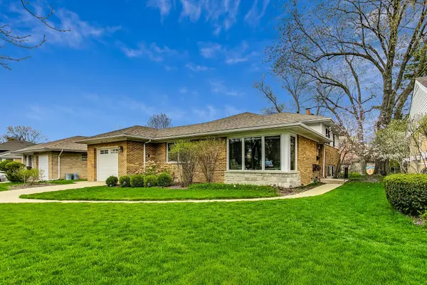 1105 W Miner ST, Arlington Heights, IL 60005