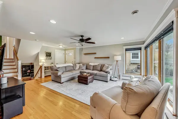 1105 W Miner ST, Arlington Heights, IL 60005