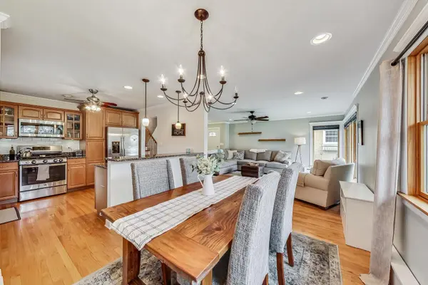 1105 W Miner ST, Arlington Heights, IL 60005