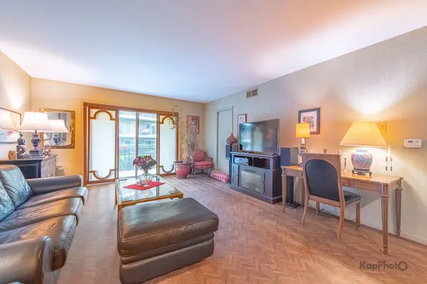 4949 Golf RD #105, Skokie, IL 60077