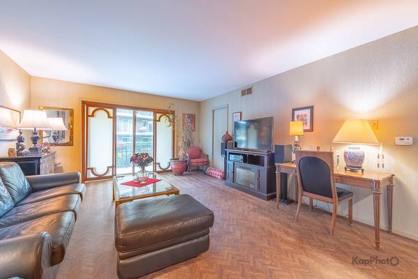 4949 Golf RD #105, Skokie, IL 60077