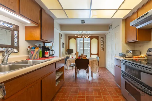 4949 Golf RD #105, Skokie, IL 60077