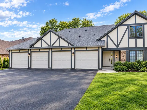 1948 N Hidden Creek CIR #2, Palatine, IL 60074