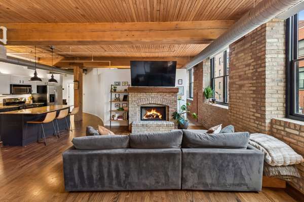 2911 N Western AVE #111, Chicago, IL 60618