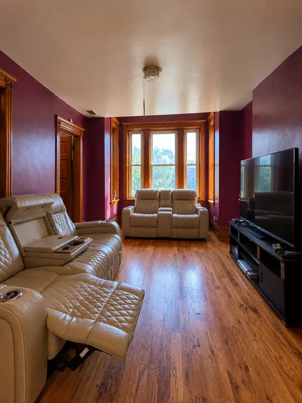 4051 W Monroe ST, Chicago, IL 60624