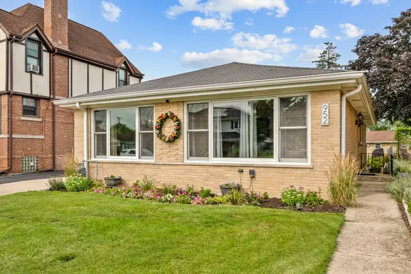952 W Grant DR, Des Plaines, IL 60016