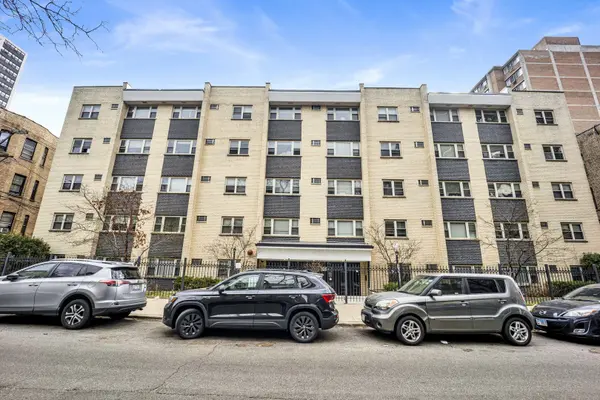 3161 N Cambridge AVE #402, Chicago, IL 60657