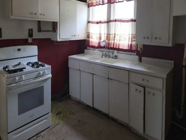 220 W 8th ST, Kewanee, IL 61443
