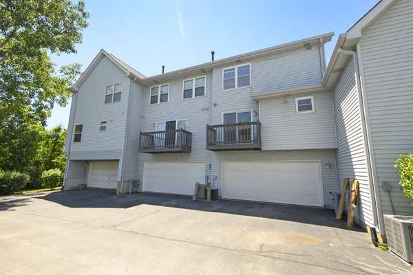 17439 Yakima DR, Lockport, IL 60441