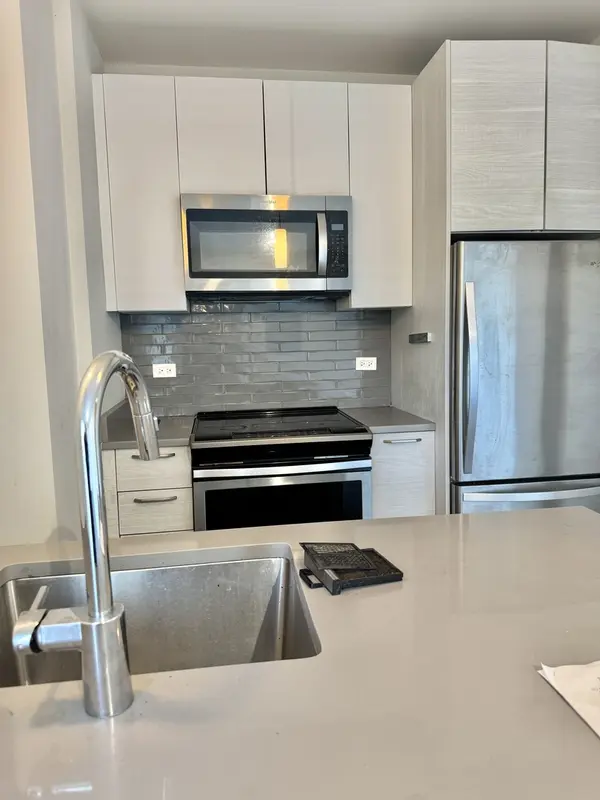 2407 W Eastwood AVE #502, Chicago, IL 60625