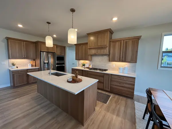 17924 Headwaters Drive, Lakeville, MN 55044