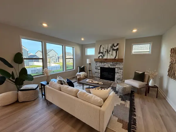 17924 Headwaters Drive, Lakeville, MN 55044